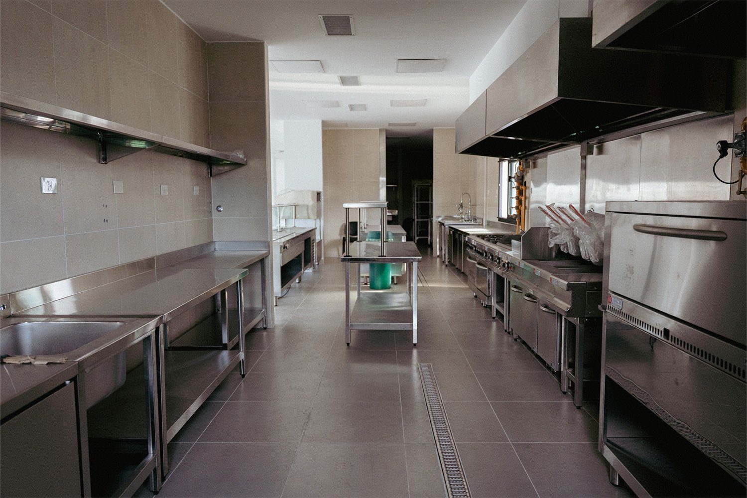 Nave industrial y oficinas administrativas Asoprofarma, obra terminada
