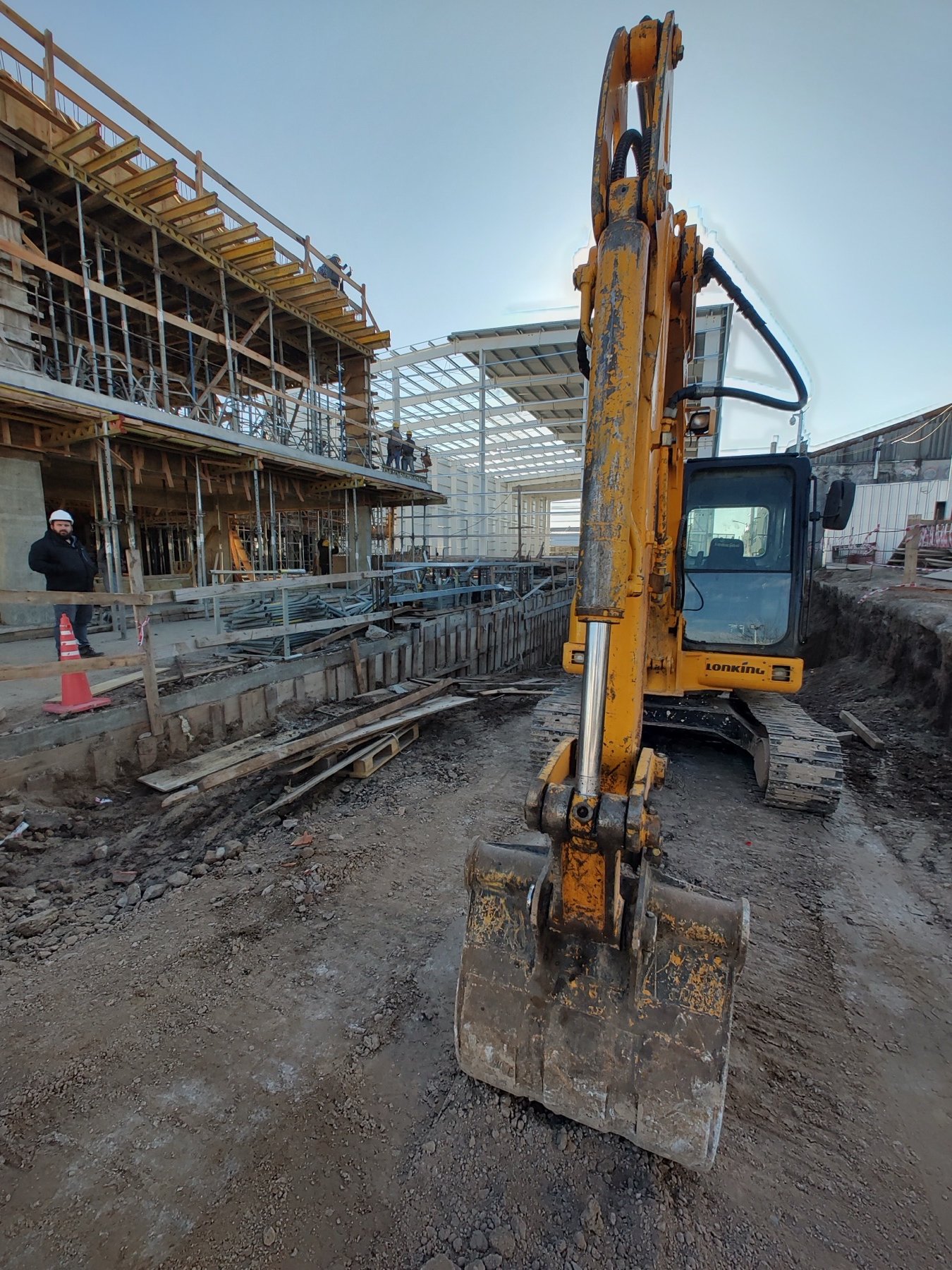 Excavación del subsuelo del edificio administrativo Asoprofarma