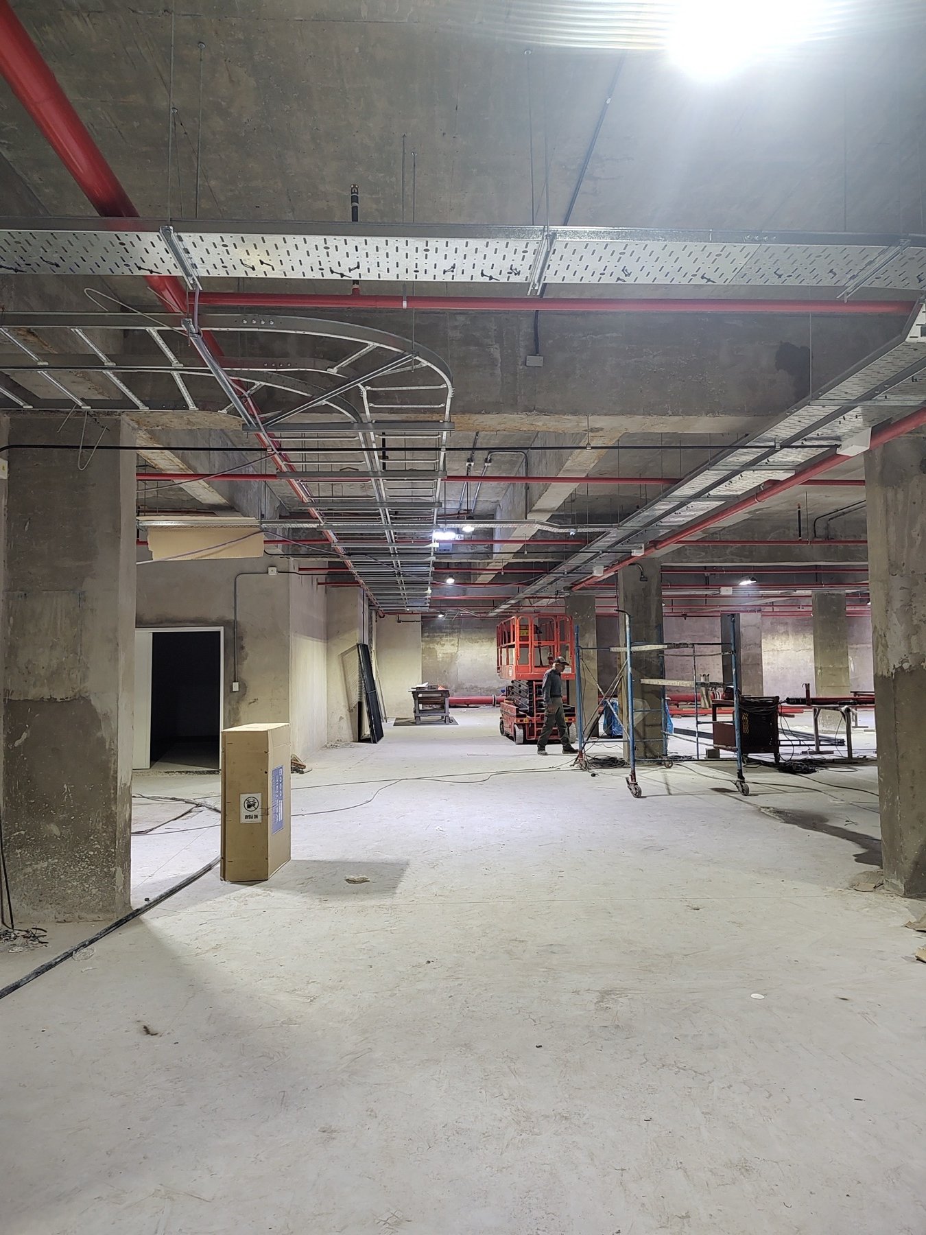 Instalaciones técnicas y contra incendio en el subsuelo del edificio administrativo