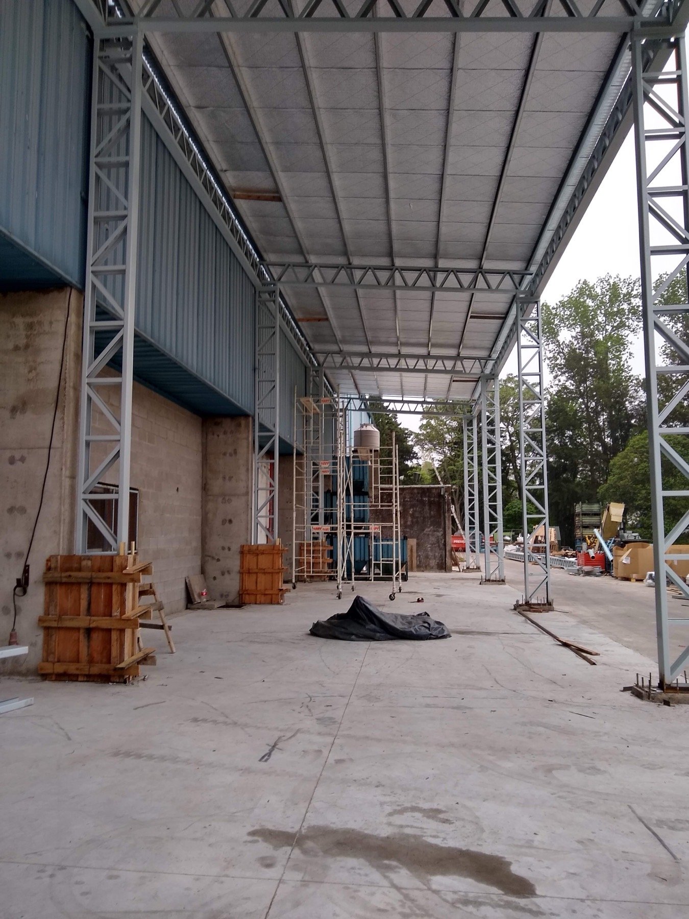 Avance de estructura metálica del depósito Taranto