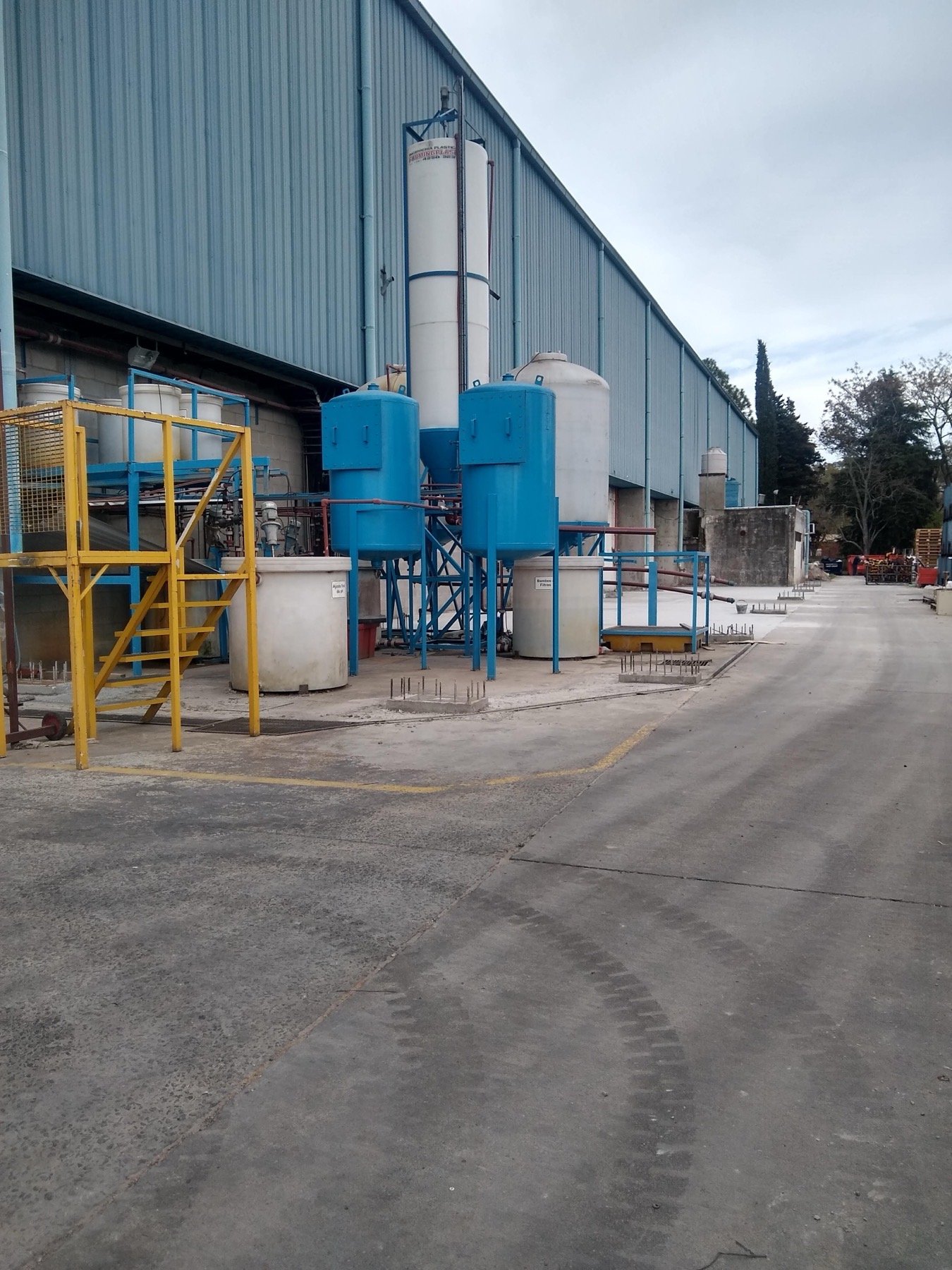 Fundaciones del depósito de materia prima Taranto en Villa Elisa
