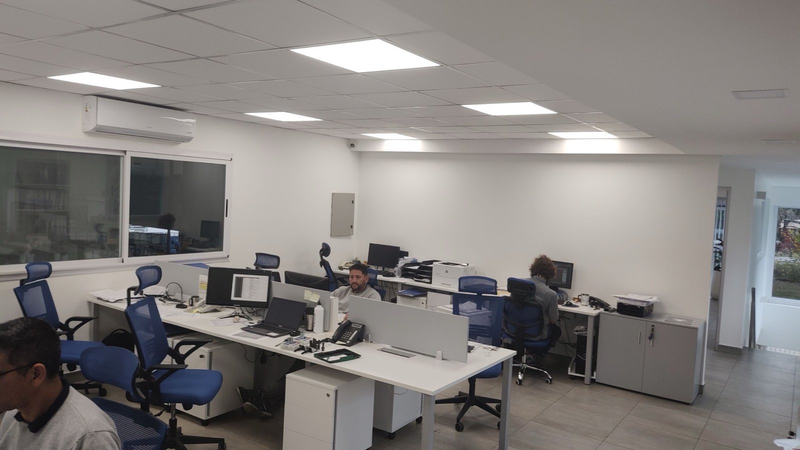 Puestos de trabajo terminados en las oficinas administrativas Taranto