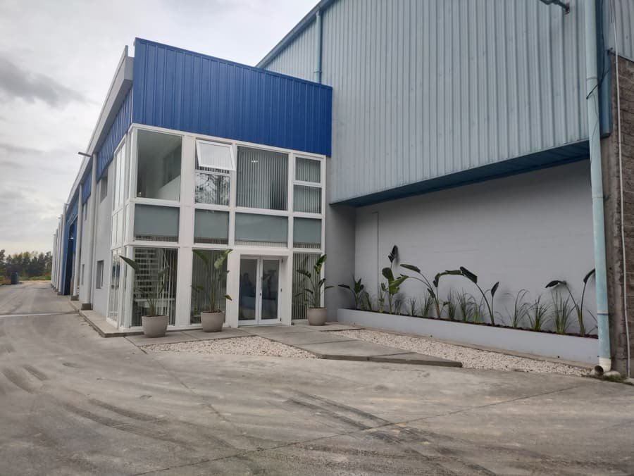Depósito y oficinas administrativas de Taranto en Villa Elisa